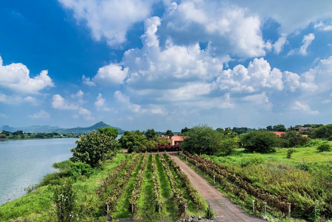 Saffronstays Rose Vineyard By The Lake, 나식 외부 사진